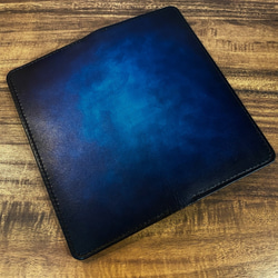 革の手染め- 二つ折り長財布 / ブルー（青+紺） 7枚目の画像