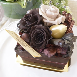 贈り物に！！プリザーブドフラワーのチョコレートケーキ 4枚目の画像