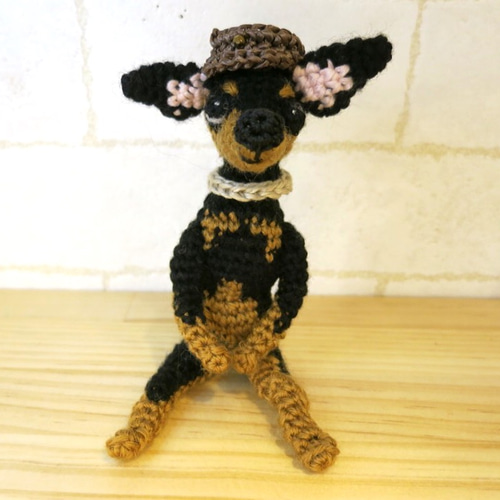 ミニチュアピンシャー（ブラックタン）あみぐるみキーホルダー