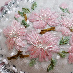 世界でただ一つ  桜の手刺繍のロゼット 5枚目の画像