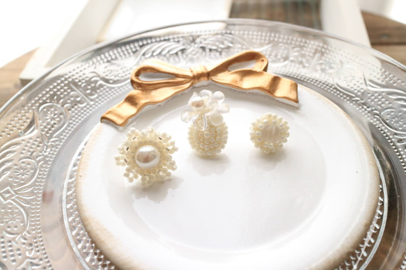 Moko Kobayashi アシンメトリーピアス ビーズ刺繍 パール 39893b15acbd583cd5dc9e0c35138e