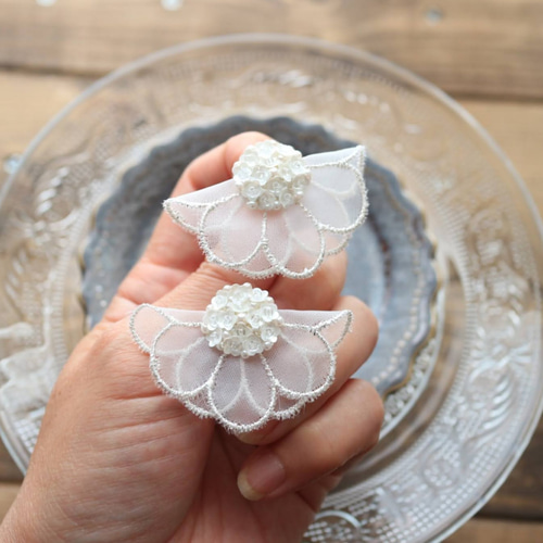 再販】フラワーレースとビーズ刺繍のスパンコールのお花ブーケピアス