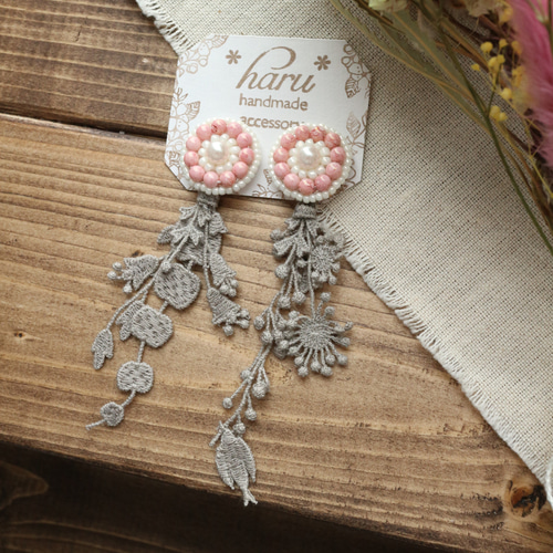 2way♡ビーズ刺繍とレースタッセル（グレー）のピアス／イヤリング