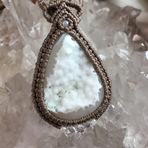 ホワイトアゲートドゥルージームーンのネックレストップ☆14kgf ホワイトアゲートドゥルージームーンのネックレストップ☆14kgf