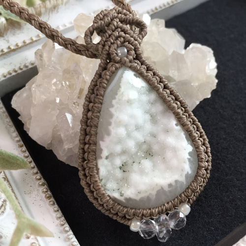 ホワイトドゥルージーアゲート マクラメネックレス ネックレス
