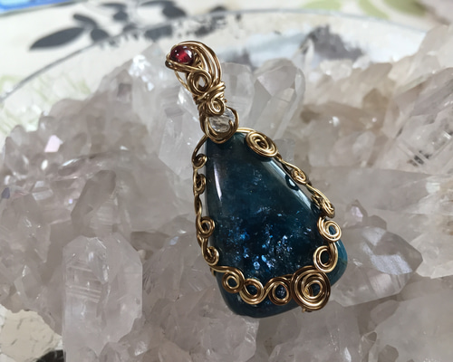 1_ef0fb015d83cc4a509592e575ab8