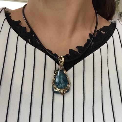 ブルーアパタイト ワイヤーラッピング ペンダントトップ（天然石