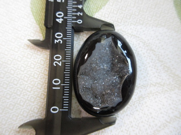 ドゥルージーアゲート＊ブラックアゲートドゥルージー　天然石ルース　R 2枚目の画像
