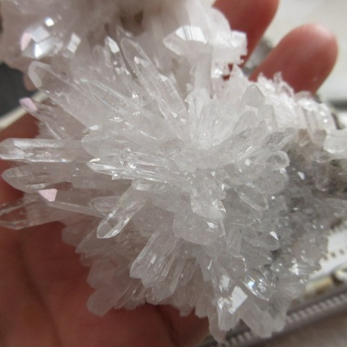 菊花水晶 クラスター 天然石 マスカレード 通販 7657775｜Creema