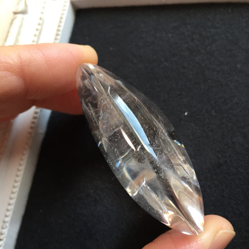 虹入り水晶 B 握り石 置き石 アイリスクォーツ 天然石 マスカレード