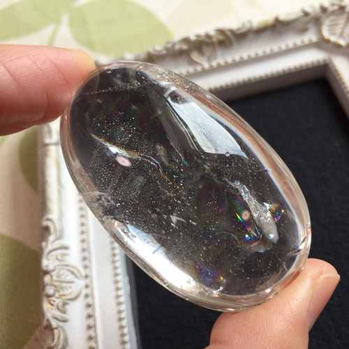 虹入り水晶 B 握り石 置き石 アイリスクォーツ 天然石 マスカレード