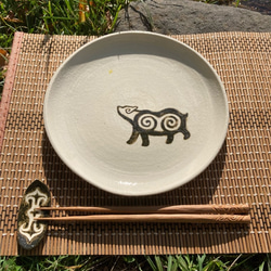 アイヌ模様の　キムンカムイ プレート 白 陶器 パスタ皿サイズ 9枚目の画像