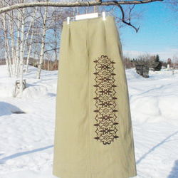 ロングタイトスカート ベージュ色 アイヌ模様プリント　レディースＭサイズ 1枚目の画像