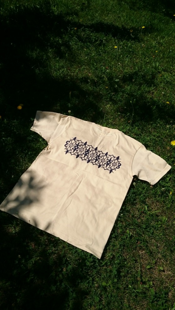 紺系 LL　アイヌ文様　モレウ柄　半袖Tシャツ　綿100％　立体プリント　日本製 ☆アイヌ文様 ネイビー 立体プリント 半袖 Tシャツ Mサイズ