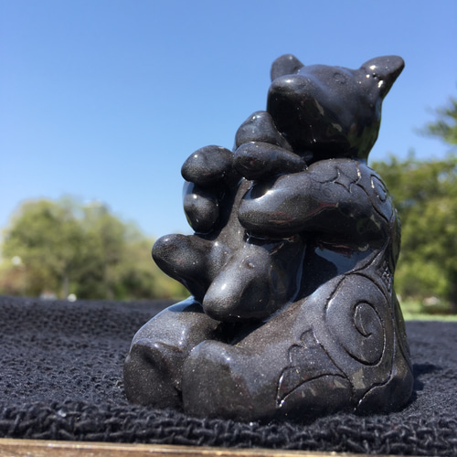 アイヌ木製熊の置物、アイヌ人形、ジンギスカン、 Amazon.co.jp: 22cm