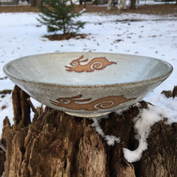【再販】 アイヌうさぎの翔ける大鉢 オフホワイト  陶器 1枚目の画像