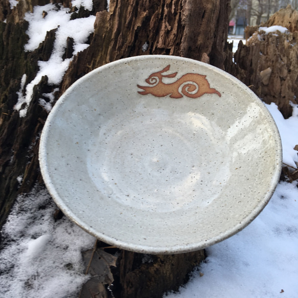 【再販】 アイヌうさぎの翔ける大鉢 オフホワイト  陶器 7枚目の画像