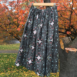 アイヌ チヂリ刺繍柄 コットン ギャザースカート オリジナルテキスタイル ブラック 3枚目の画像