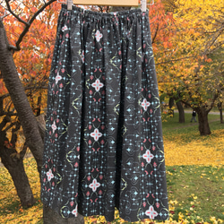 アイヌ チヂリ刺繍柄 コットン ギャザースカート オリジナルテキスタイル ブラック 5枚目の画像