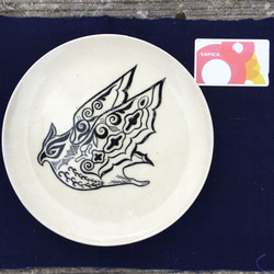 【Sold out】アイヌ模様の コタンコロカムイ プレート 白 陶器 パスタ皿サイズ 7枚目の画像