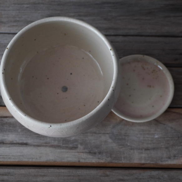 【陶器】ツヨアミセイコ様専用　ほんのりピンクと白の脚付き植木鉢①　　送料無料 6枚目の画像