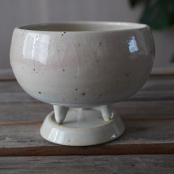 【陶器】ツヨアミセイコ様専用　ほんのりピンクと白の脚付き植木鉢①　　送料無料 9枚目の画像