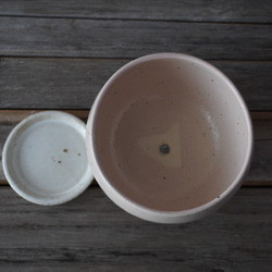 【陶器】ツヨアミセイコ様専用　ほんのりピンクと白の脚付き植木鉢②　　送料無料 9枚目の画像