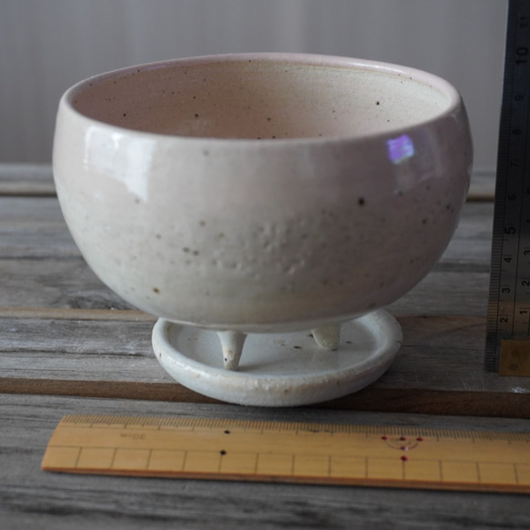 【陶器】ツヨアミセイコ様専用　ほんのりピンクと白の脚付き植木鉢②　　送料無料 10枚目の画像