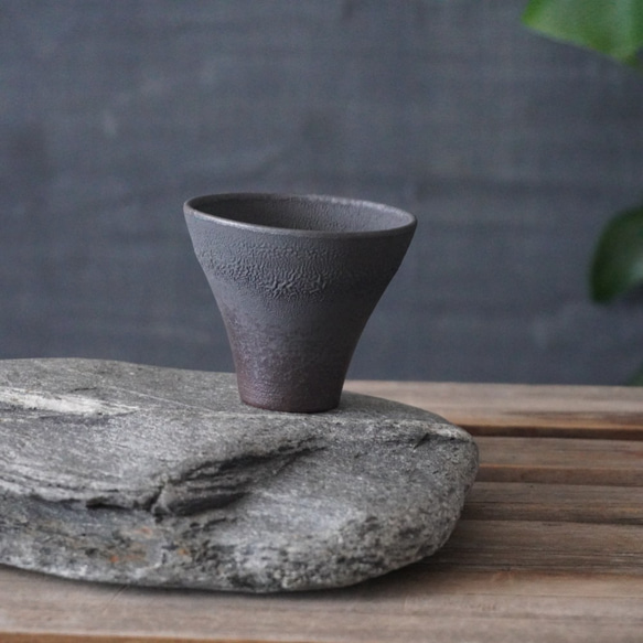 優美な古美術◇蔵から美しい釉薬の流れと溜まりのあるお猪口、ぐい呑み