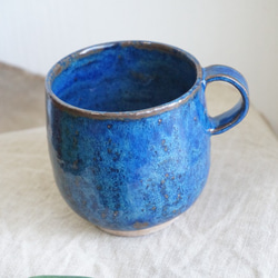 なまこ釉の青いマグカップ（青 赤土） 1枚目の画像