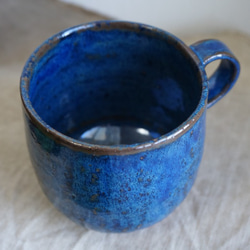 なまこ釉の青いマグカップ（青 赤土） 3枚目の画像