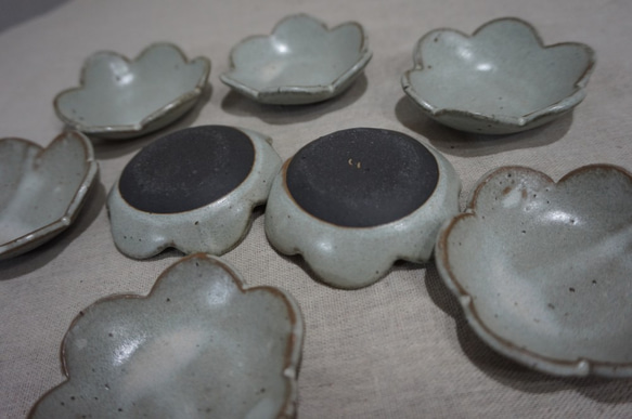 花豆皿（チタンマット釉　黒斑入り黒土）送料無料 3枚目の画像