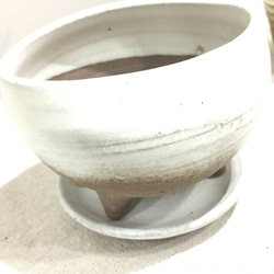 【陶器】白のオーバル脚付き植木鉢 受皿付き　送料無料 3枚目の画像