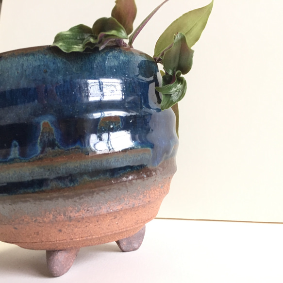 【陶器】青いなまこ釉薬の脚付き植木鉢カバー　送料無料 2枚目の画像