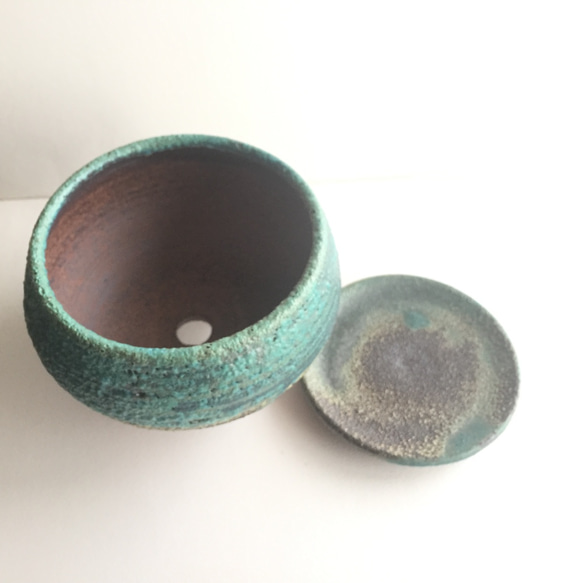 【陶器】トルコ青の脚付き植木鉢 受皿付き　送料無料　 3枚目の画像