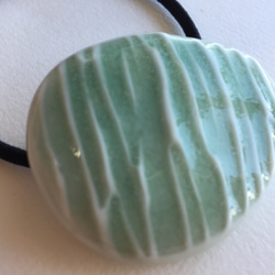 薄緑の陶器のヘアゴム  　送料無料 5枚目の画像