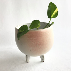 【陶器】白い脚付き植木鉢カバー　 3枚目の画像