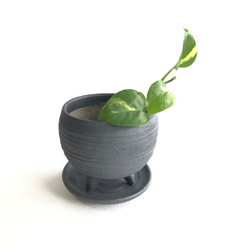 【陶器】黒いマットな植木鉢　送料無料 1枚目の画像