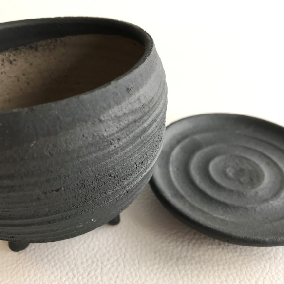【陶器】黒いマットな植木鉢　送料無料 3枚目の画像