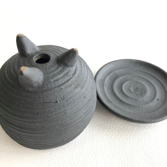 【陶器】黒いマットな植木鉢　送料無料 4枚目の画像