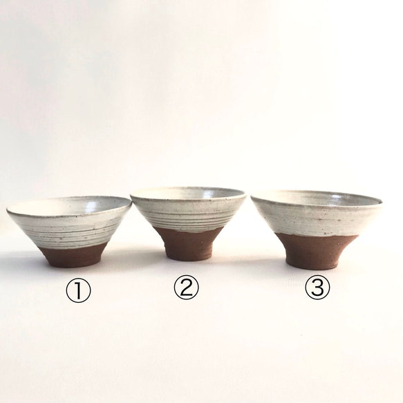 白い横シマ地のお茶碗　 2枚目の画像