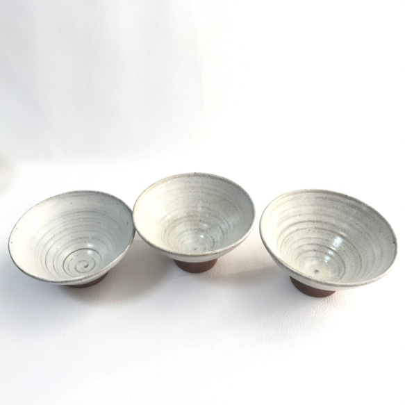 白い横シマ地のお茶碗　 3枚目の画像