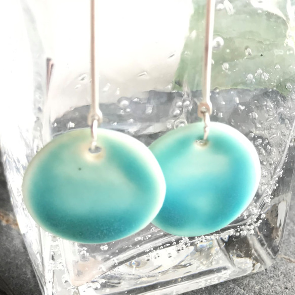 【陶土】トルコ青の揺れる陶のイヤリング　 送料無料 9枚目の画像