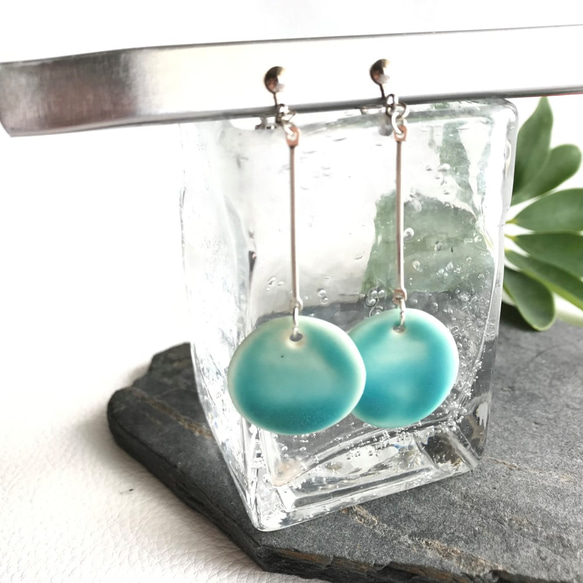 【陶土】トルコ青の揺れる陶のイヤリング　 送料無料 10枚目の画像