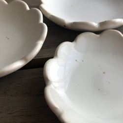 花型の豆皿（白）  送料無料 3枚目の画像