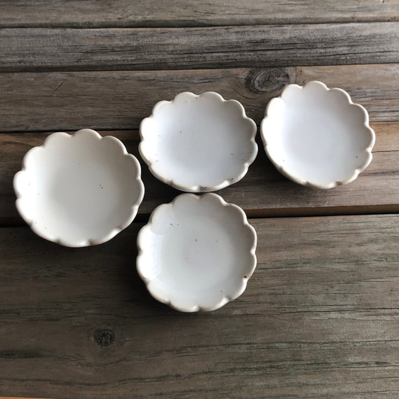 花型の豆皿（白）  送料無料 5枚目の画像