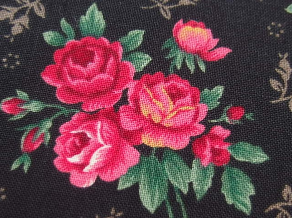 ♪コットン素材♪素敵な赤い薔薇花束柄Cranston生地♪No:39 3枚目の画像