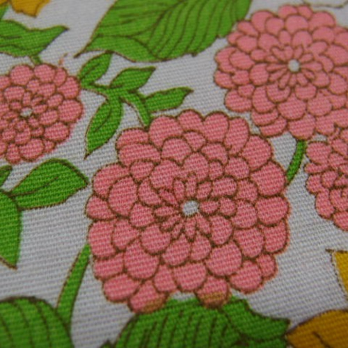 レトロ☆ヴィンテージ☆ 花柄エンボス加工 ピンクラグ ラグ デザイン