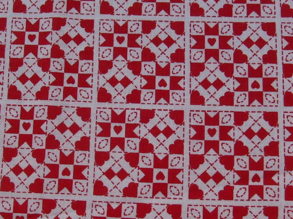 ♪コットン素材♪赤と白のパッチワーク柄♪fabric TraditiomsNo:183