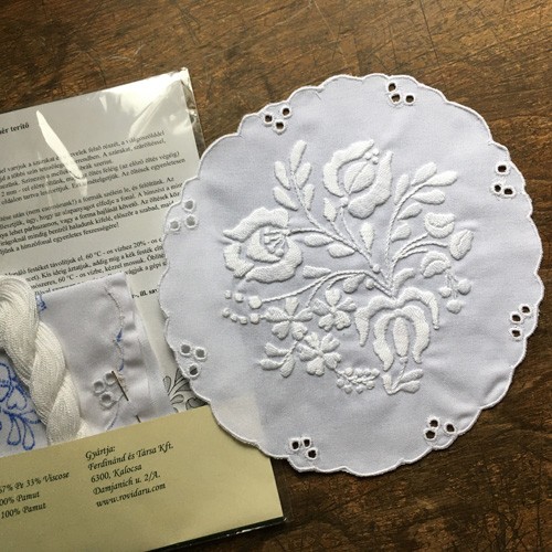 専用　ハンガリー　カロチャ刺繍　丸と四角 ハンガリー刺繍 カロチャ刺繍 楕円形 リシェリューあり KAL20001